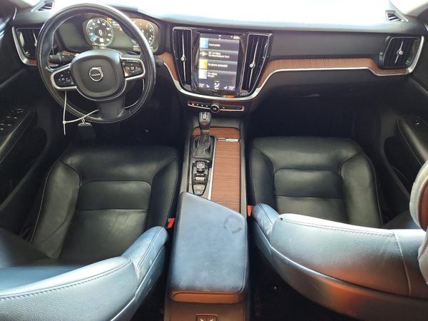 2021 VOLVO S60