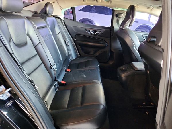 2021 VOLVO S60