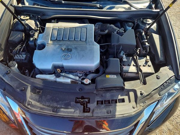 2018 LEXUS ES 350 — Engine bay