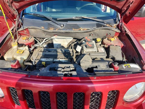 2016 JEEP PATRIOT Sport — Engine bay