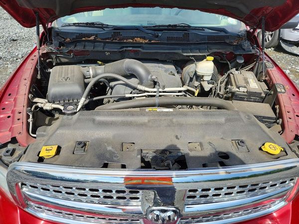 2013 RAM 1500 Laramie — Engine bay