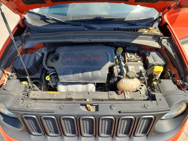 2017 JEEP RENEGADE — Engine bay