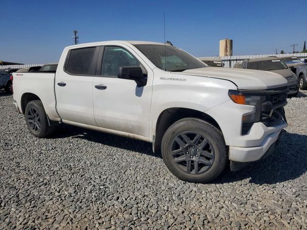 2023 CHEVROLET SILVERADO Custom