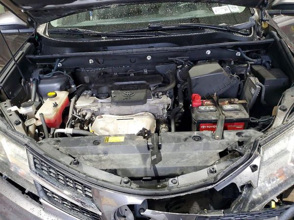 2013 TOYOTA RAV4 High — Engine bay