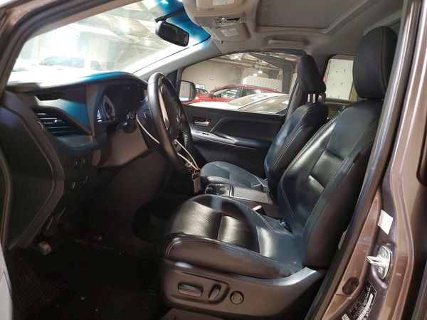 2015 TOYOTA SIENNA