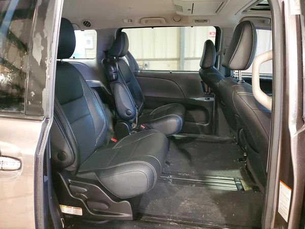 2015 TOYOTA SIENNA