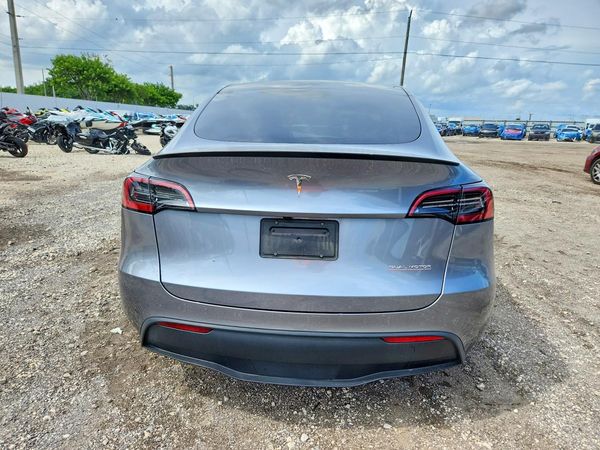 2025 TESLA MODEL Y