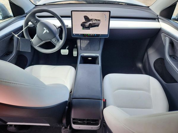2025 TESLA MODEL Y