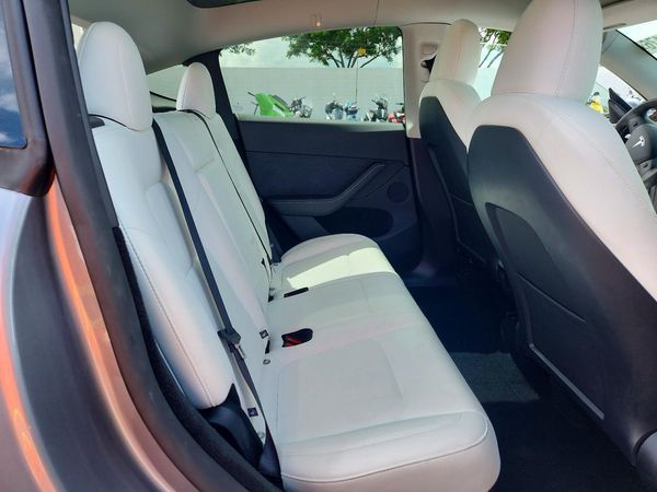 2025 TESLA MODEL Y