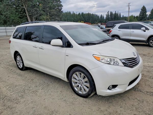 2017 TOYOTA SIENNA