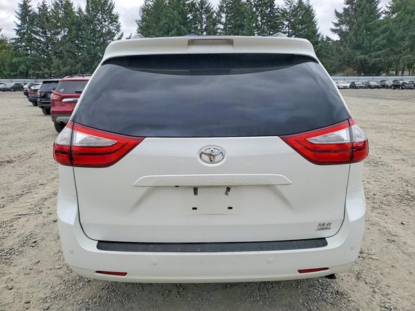 2017 TOYOTA SIENNA