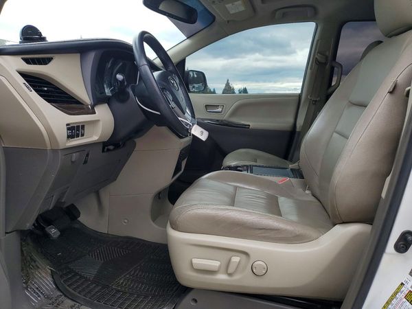 2017 TOYOTA SIENNA