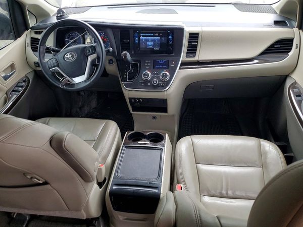 2017 TOYOTA SIENNA