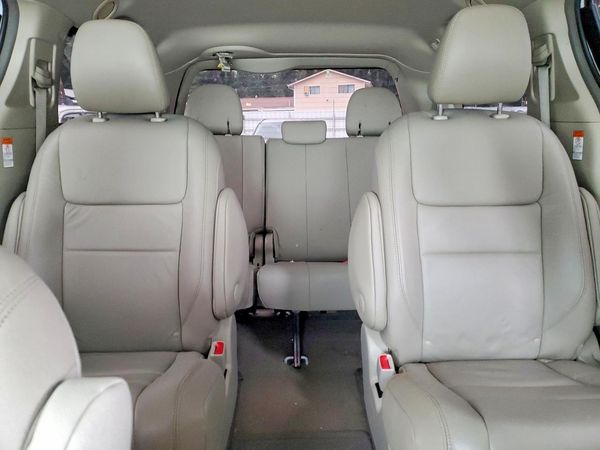 2017 TOYOTA SIENNA