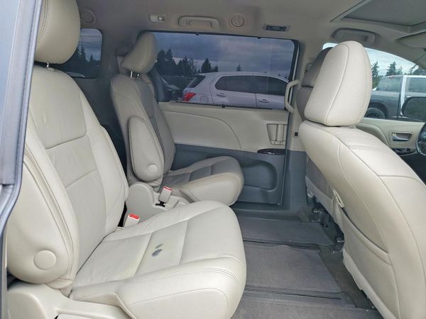 2017 TOYOTA SIENNA