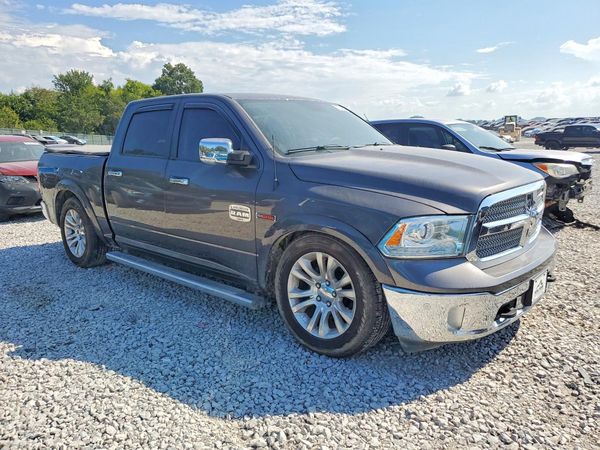 2014 RAM 1500 Longhorn — Passenger 3/4
