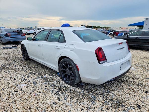 2019 CHRYSLER 300