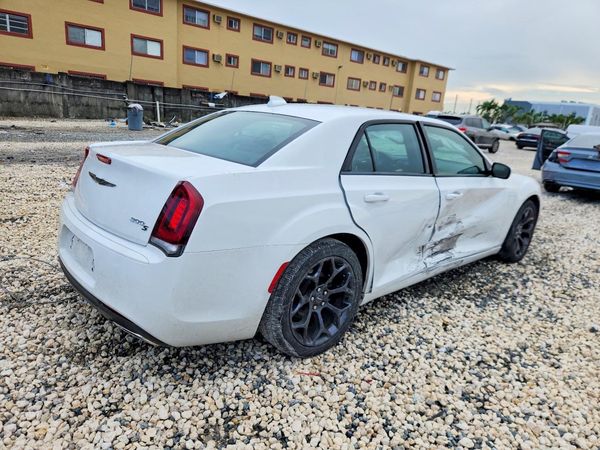 2019 CHRYSLER 300