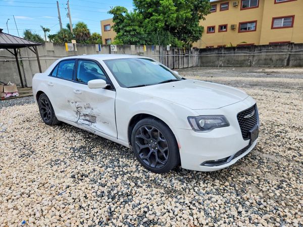 2019 CHRYSLER 300
