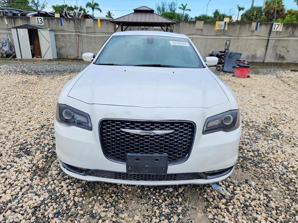 2019 CHRYSLER 300