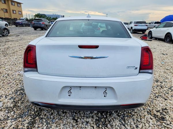 2019 CHRYSLER 300