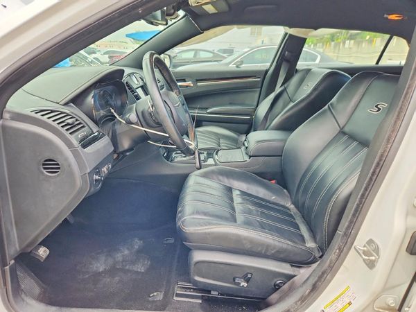 2019 CHRYSLER 300