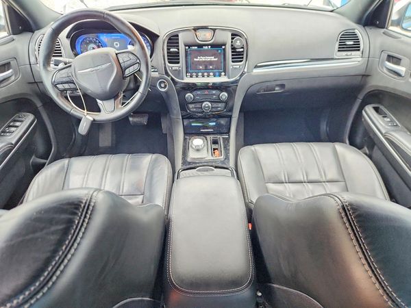 2019 CHRYSLER 300