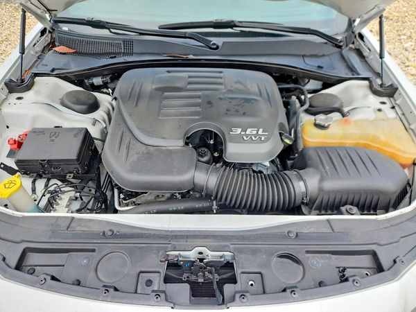 2019 CHRYSLER 300