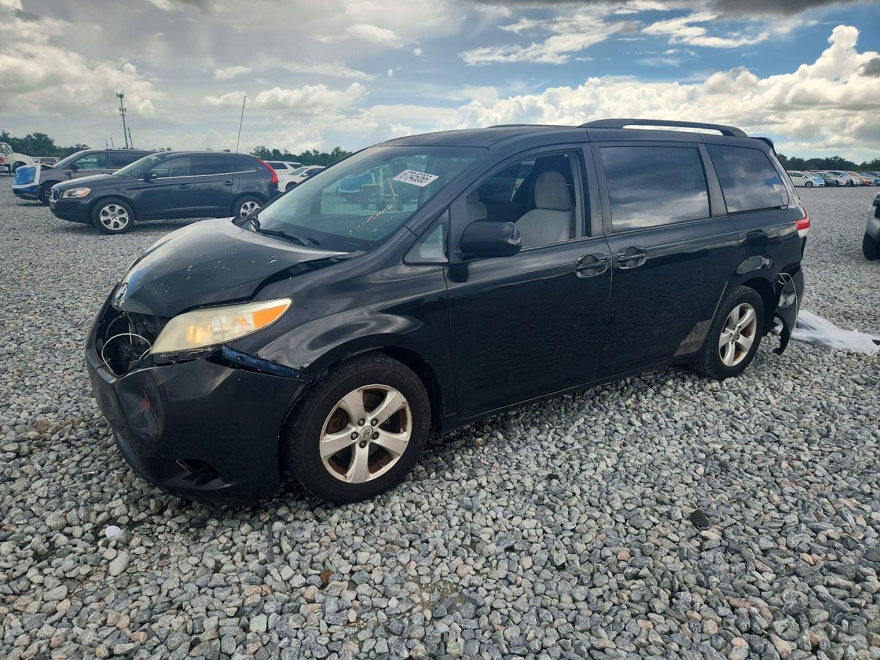 2014 TOYOTA SIENNA