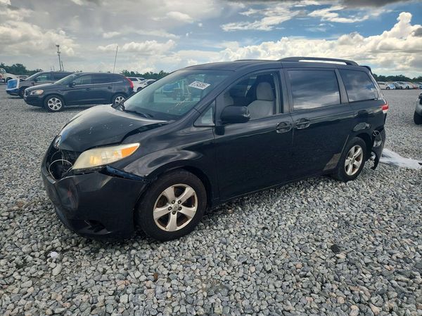 2014 TOYOTA SIENNA