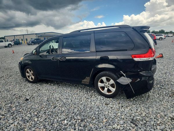 2014 TOYOTA SIENNA