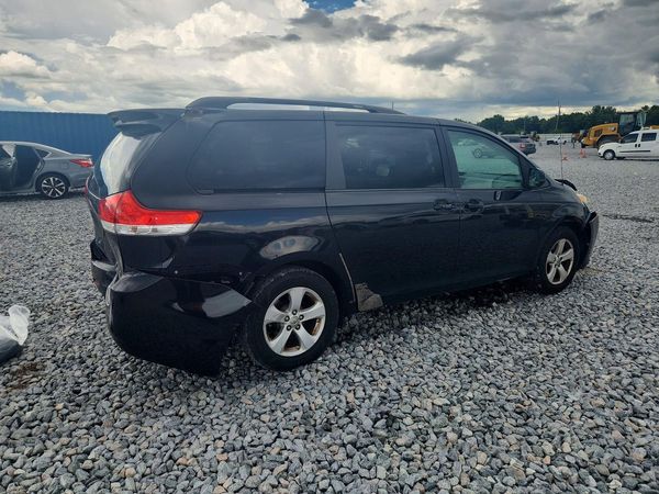 2014 TOYOTA SIENNA