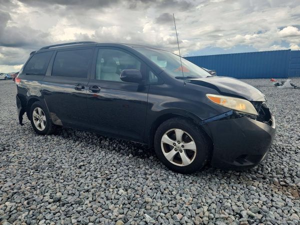2014 TOYOTA SIENNA