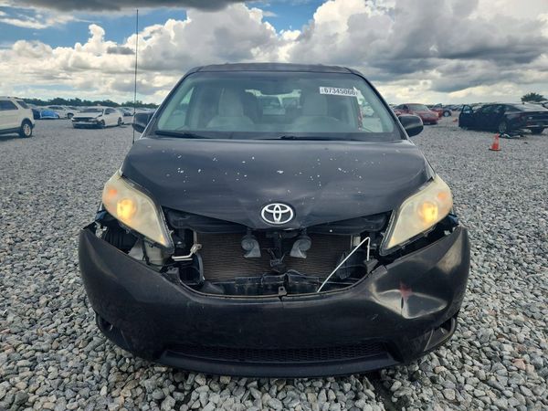 2014 TOYOTA SIENNA