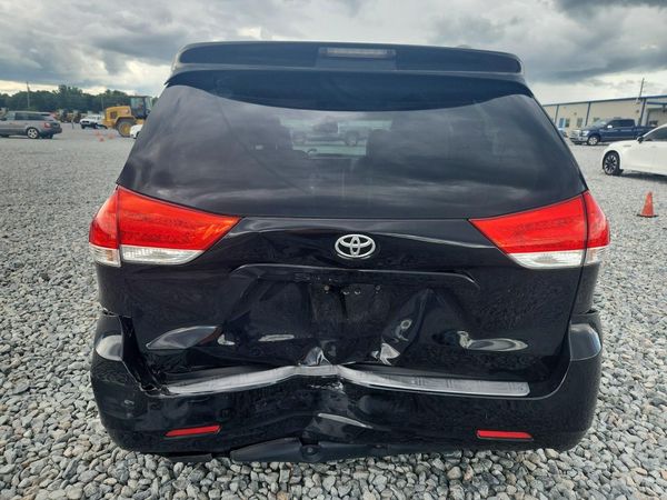 2014 TOYOTA SIENNA