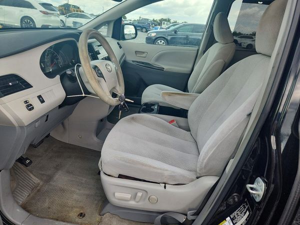 2014 TOYOTA SIENNA