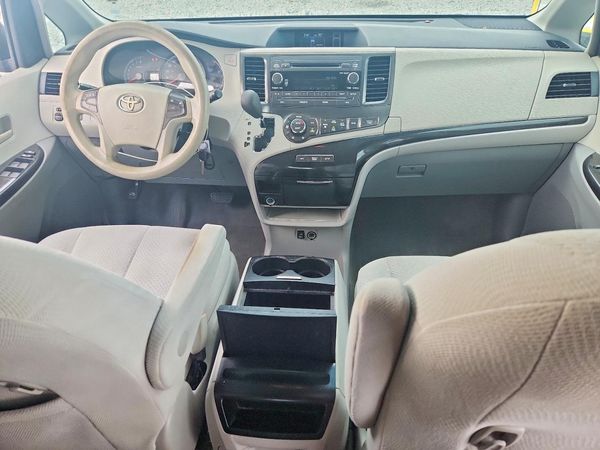 2014 TOYOTA SIENNA