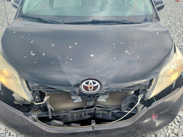 2014 TOYOTA SIENNA