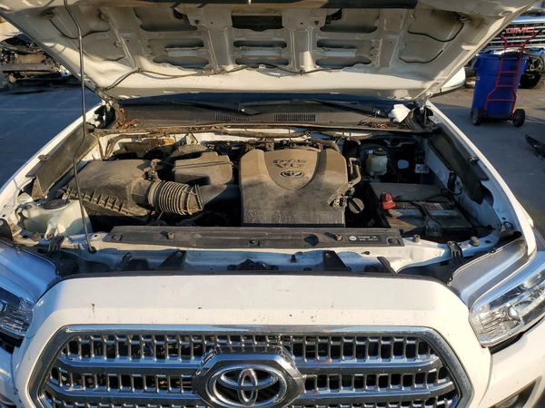 2017 TOYOTA TACOMA