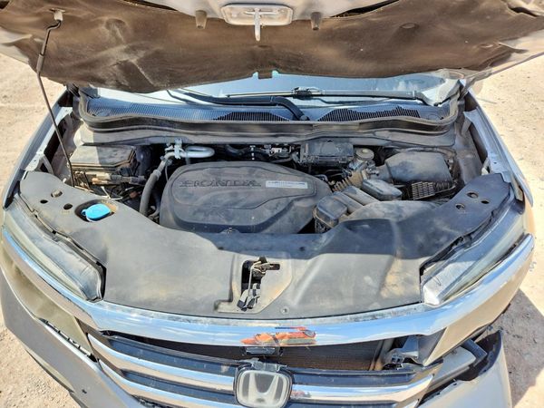 2016 HONDA PILOT TOURING — Engine bay