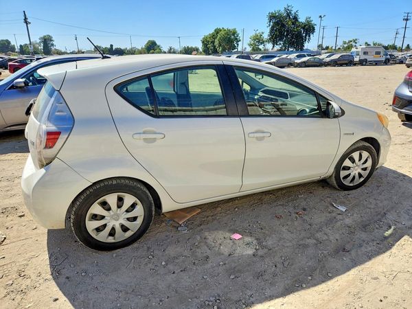 2013 TOYOTA PRIUS C ON