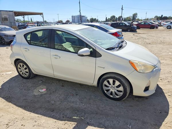 2013 TOYOTA PRIUS C ON