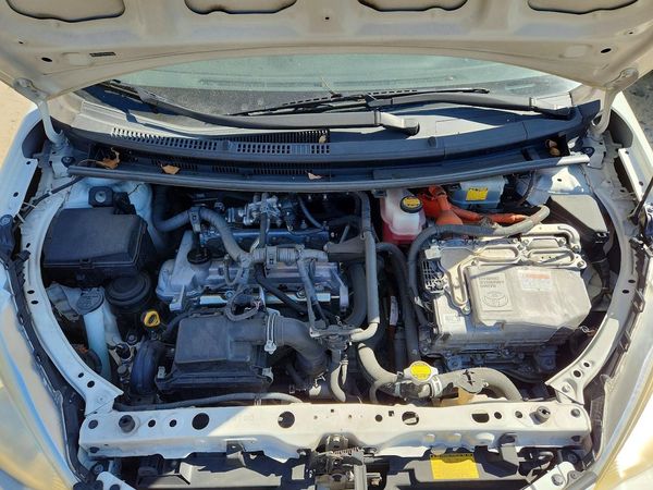 2013 TOYOTA PRIUS C ON