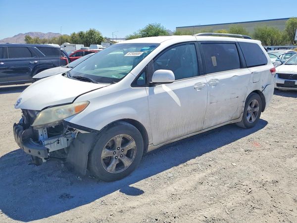 2012 TOYOTA SIENNA