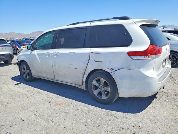 2012 TOYOTA SIENNA