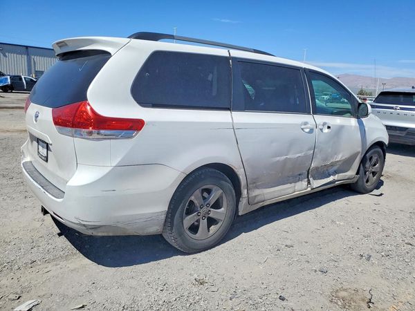 2012 TOYOTA SIENNA