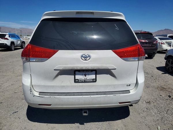 2012 TOYOTA SIENNA