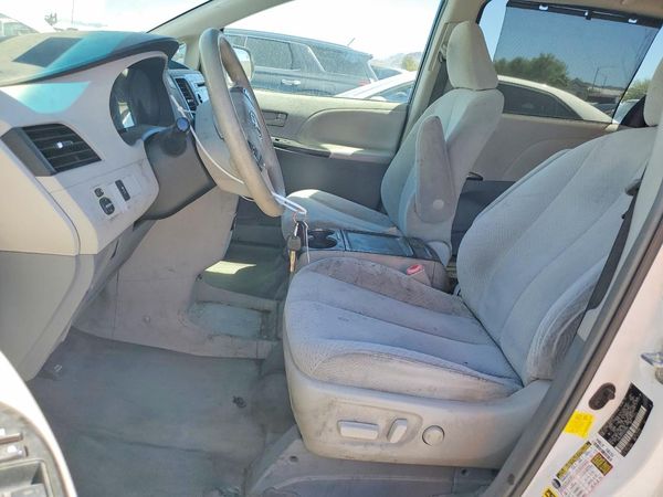 2012 TOYOTA SIENNA