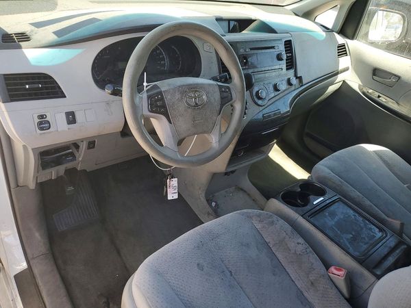 2012 TOYOTA SIENNA