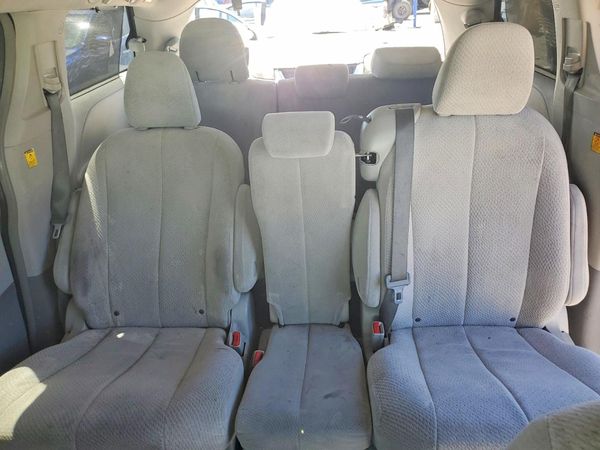 2012 TOYOTA SIENNA